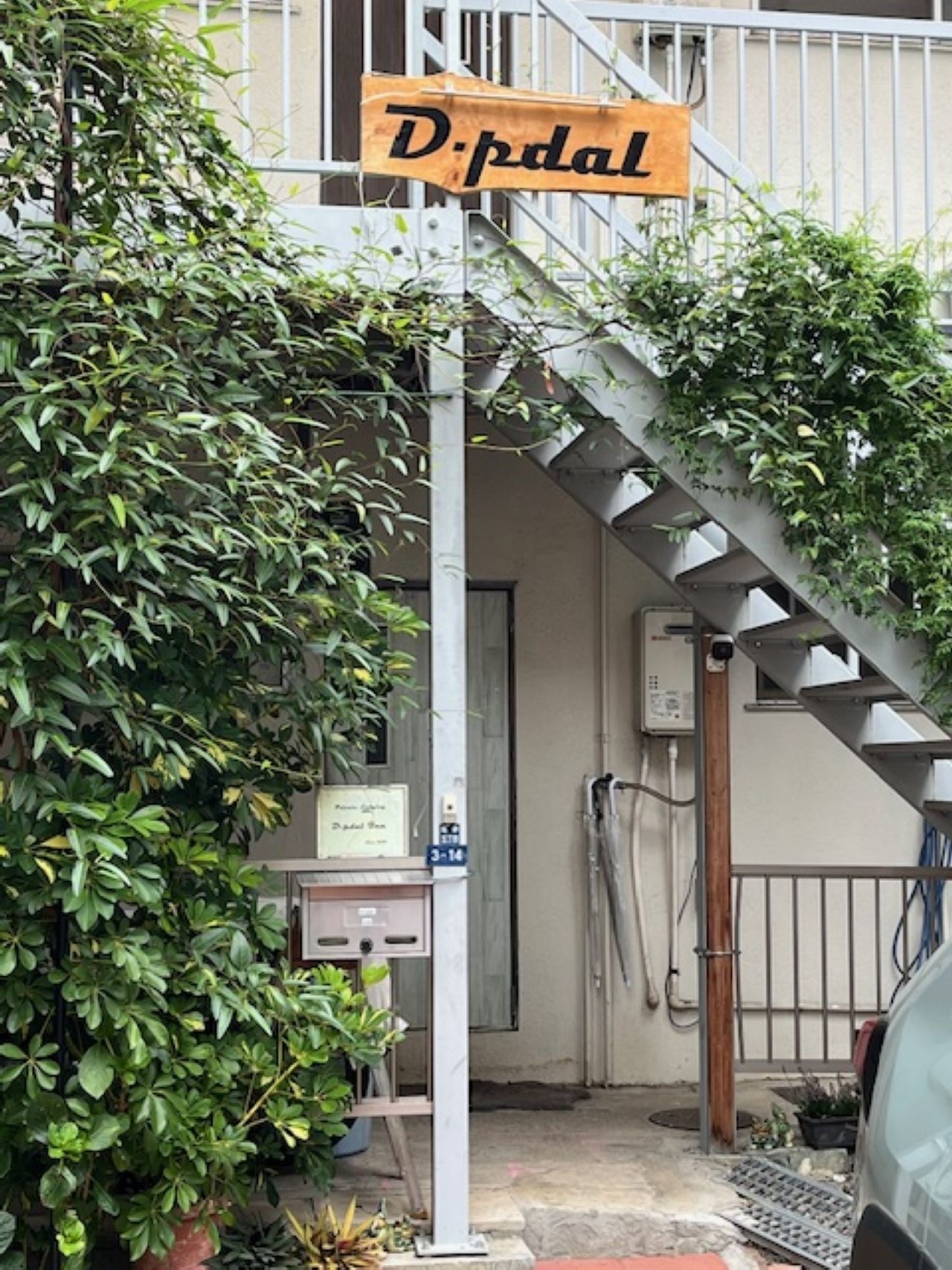 都バス停徒歩1分以内、1棟4室アパート D-pdal Inn 2F