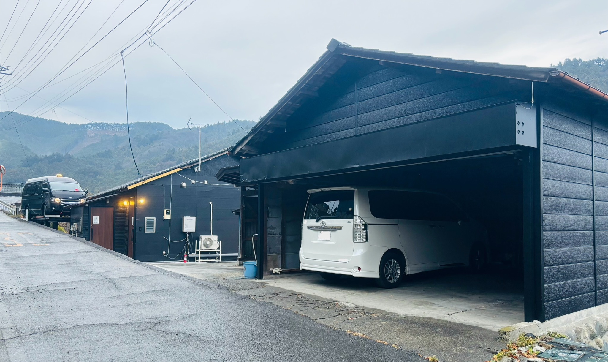 戸倉城P2台12時チェックアウト戸倉城参番館 6名駐車2台 チェックアウト12
