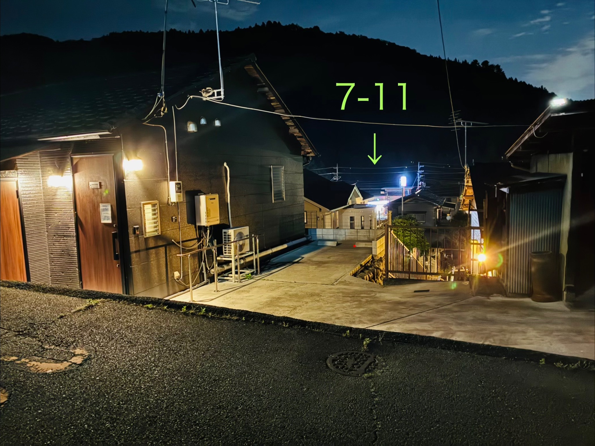 戸倉城P2台12時チェックアウト戸倉城参番館 6名駐車2台 チェックアウト12