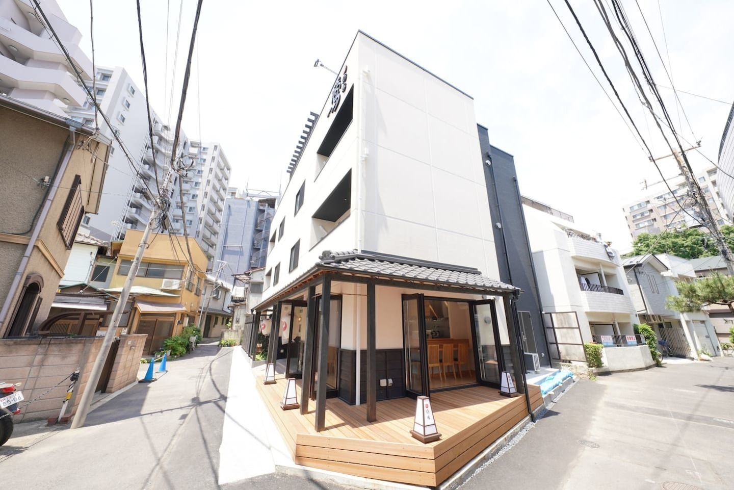 宿家 鶯【宿家鶯】鶯谷の下町情緒を満喫｜入谷駅徒歩2分・広々60㎡の和モダン空間！セミダブルベッド2、布団4