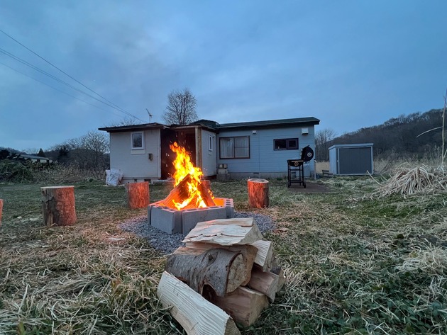 Fire Base 灯 AKARI - 焚き火と大型テントを楽しむ、BBQ設備付き