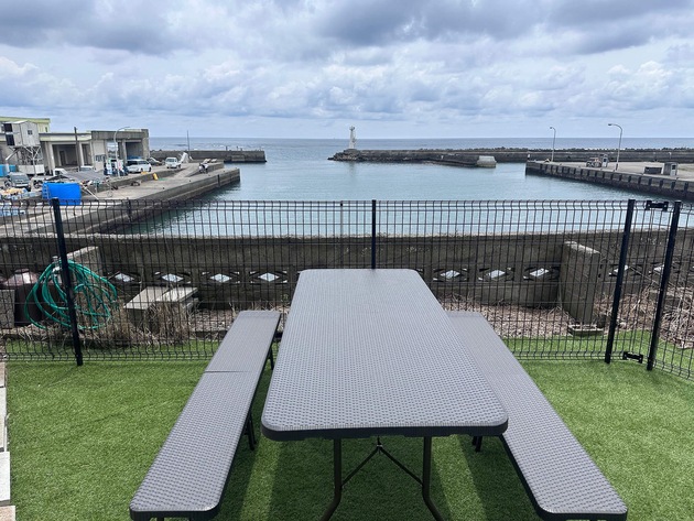 海の目の前【勝浦】広々3LDK 定員6名。漁港内の旧旅館を改装 - 海側【B