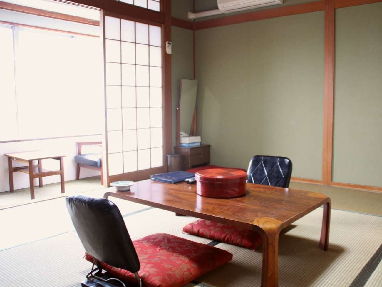 City side view □ Japanese-style room (6-10 tatami 